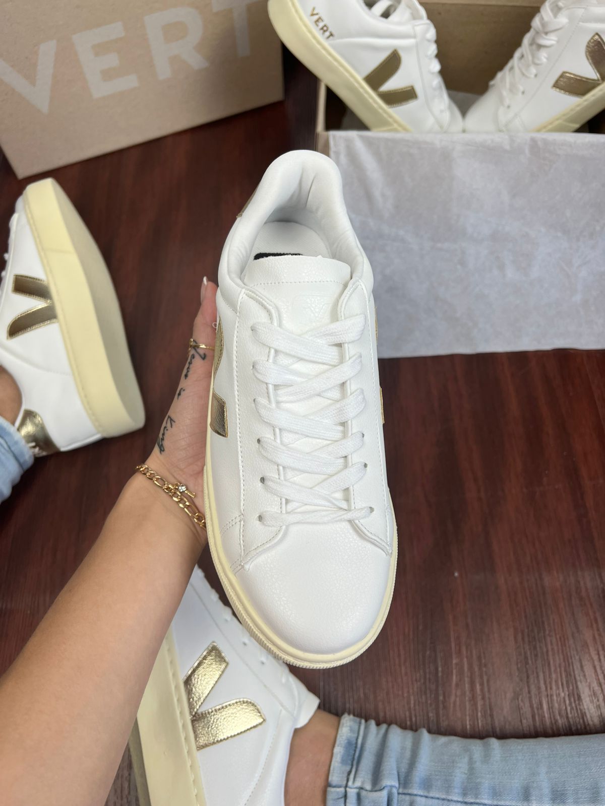 Tênis Vert Cadarço Branco Ouro Feminino Premium