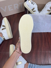 Tênis Vert Cadarço Branco Ouro Feminino Premium