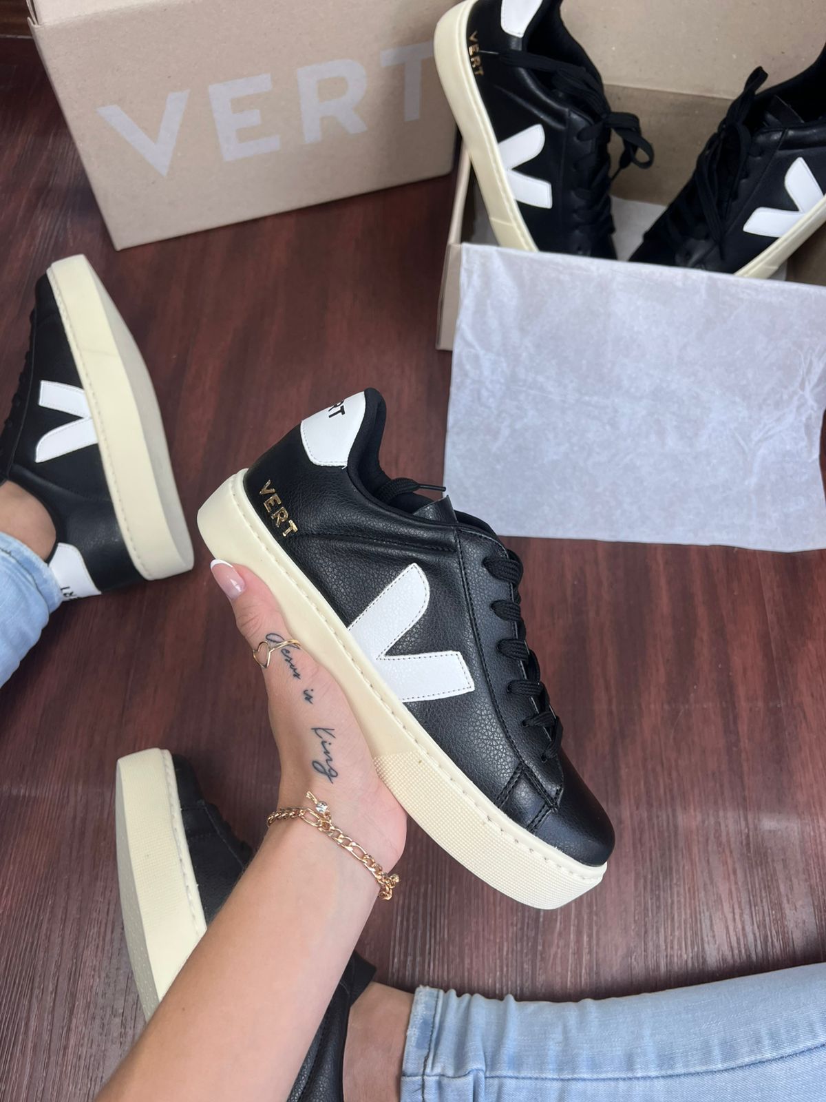 Tênis Vert Cadarço Preto Branco Feminino Premium