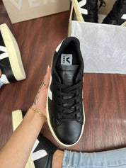 Tênis Vert Cadarço Preto Branco Feminino Premium