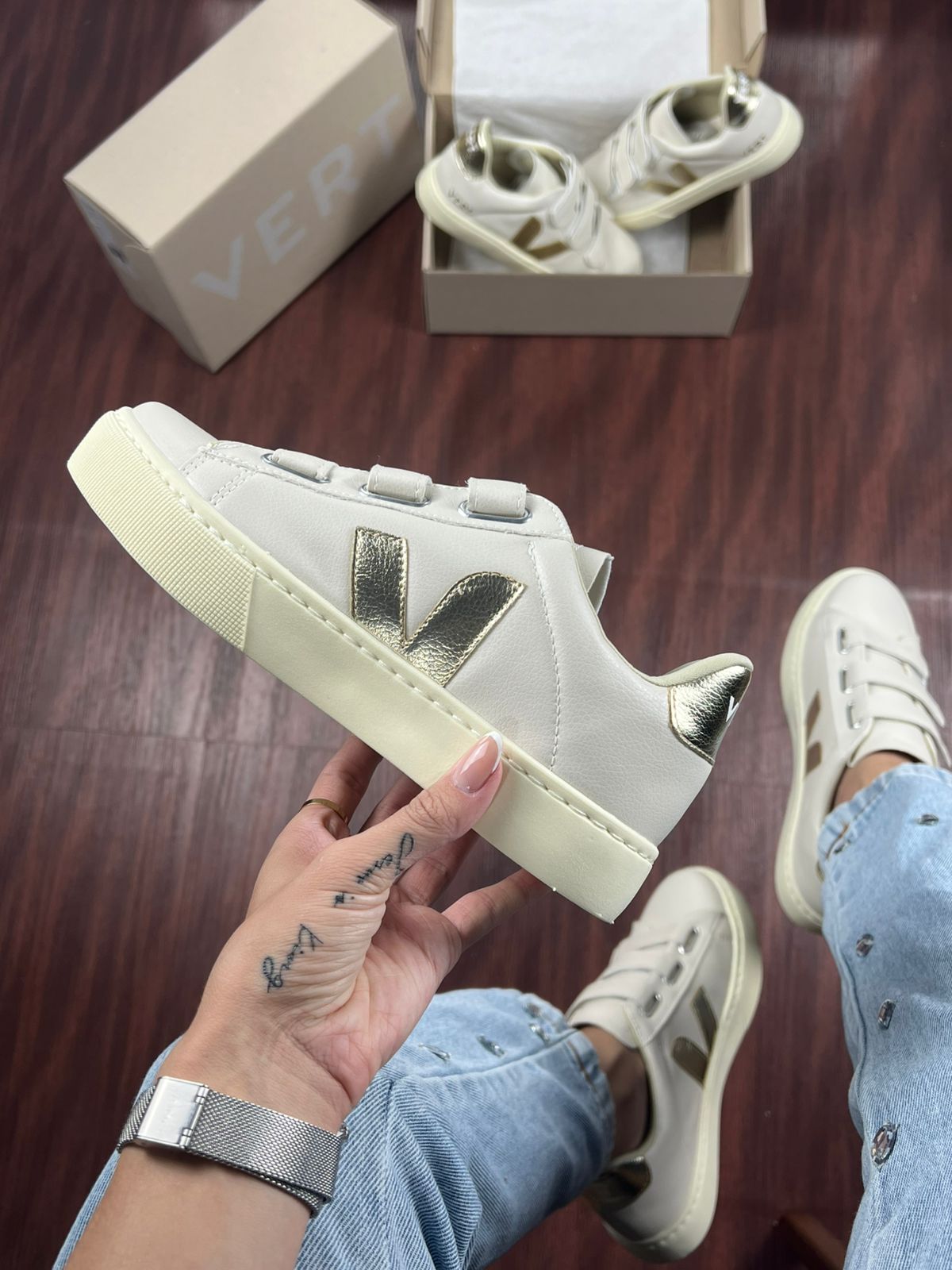 Tênis Vert Velcro Angelical Ouro Feminino Premium
