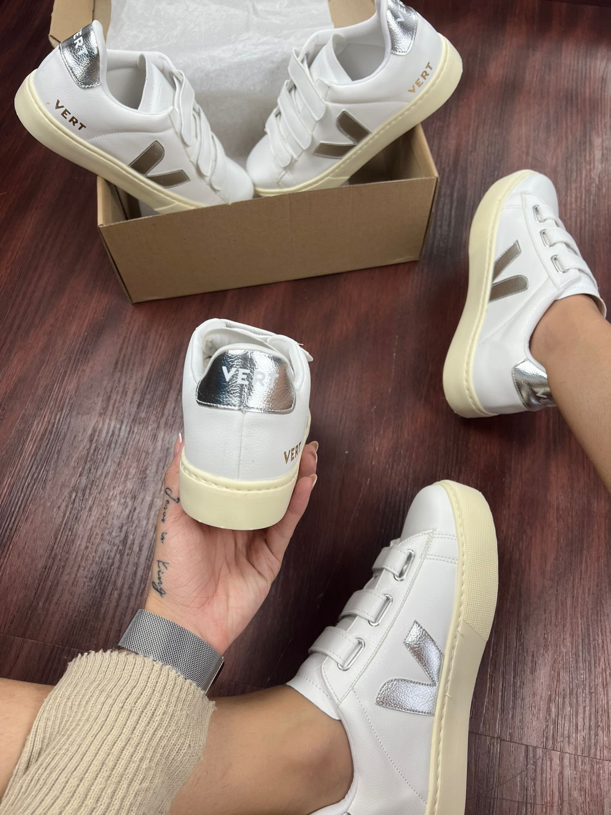 Tênis Vert Velcro Branco Prata Feminino Premium