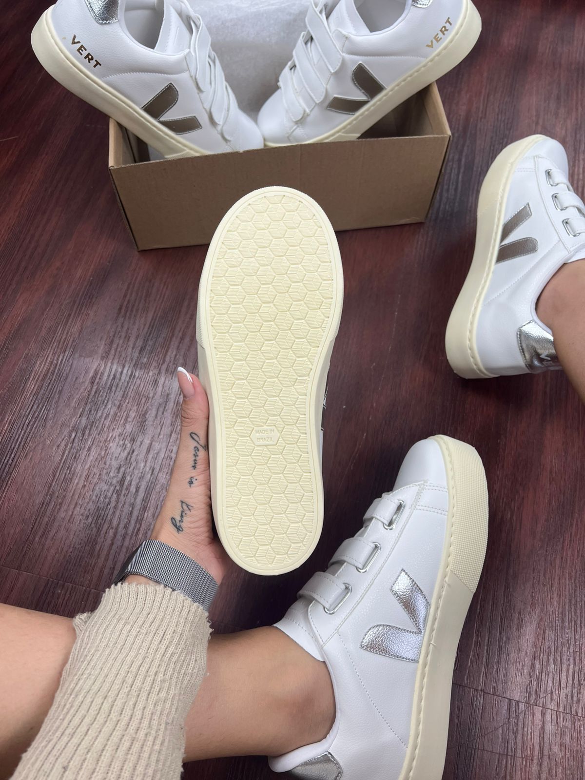 Tênis Vert Velcro Branco Prata Feminino Premium