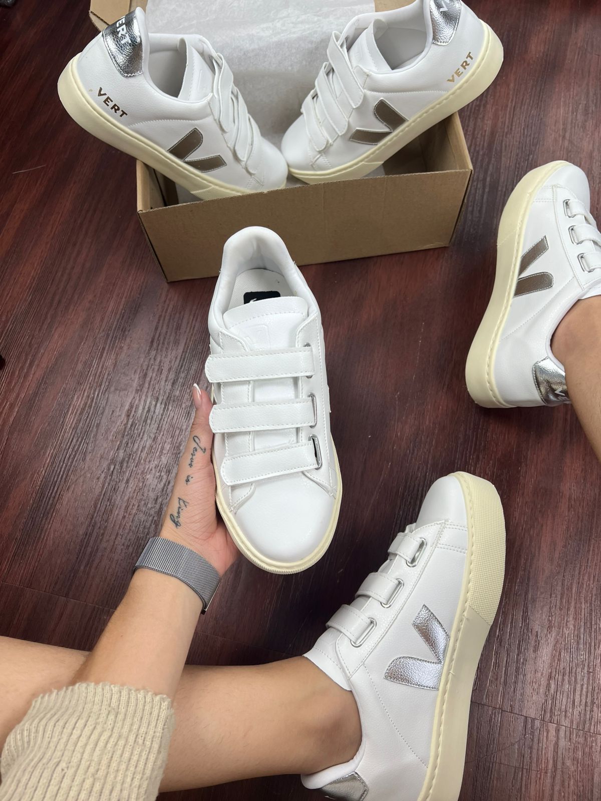 Tênis Vert Velcro Branco Prata Feminino Premium